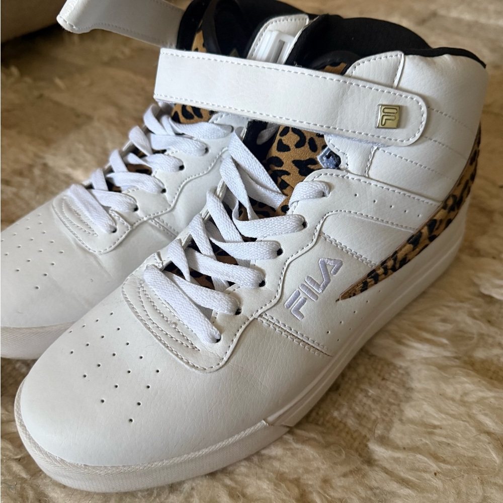 Fila Vintage White and Leopard Print Sneaker | Size 10 - Picture 2 of 3
